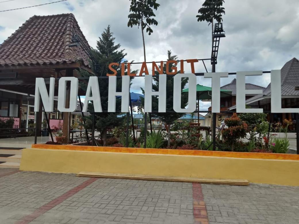 Noah Hotel Silangit Siborongborong Buitenkant foto
