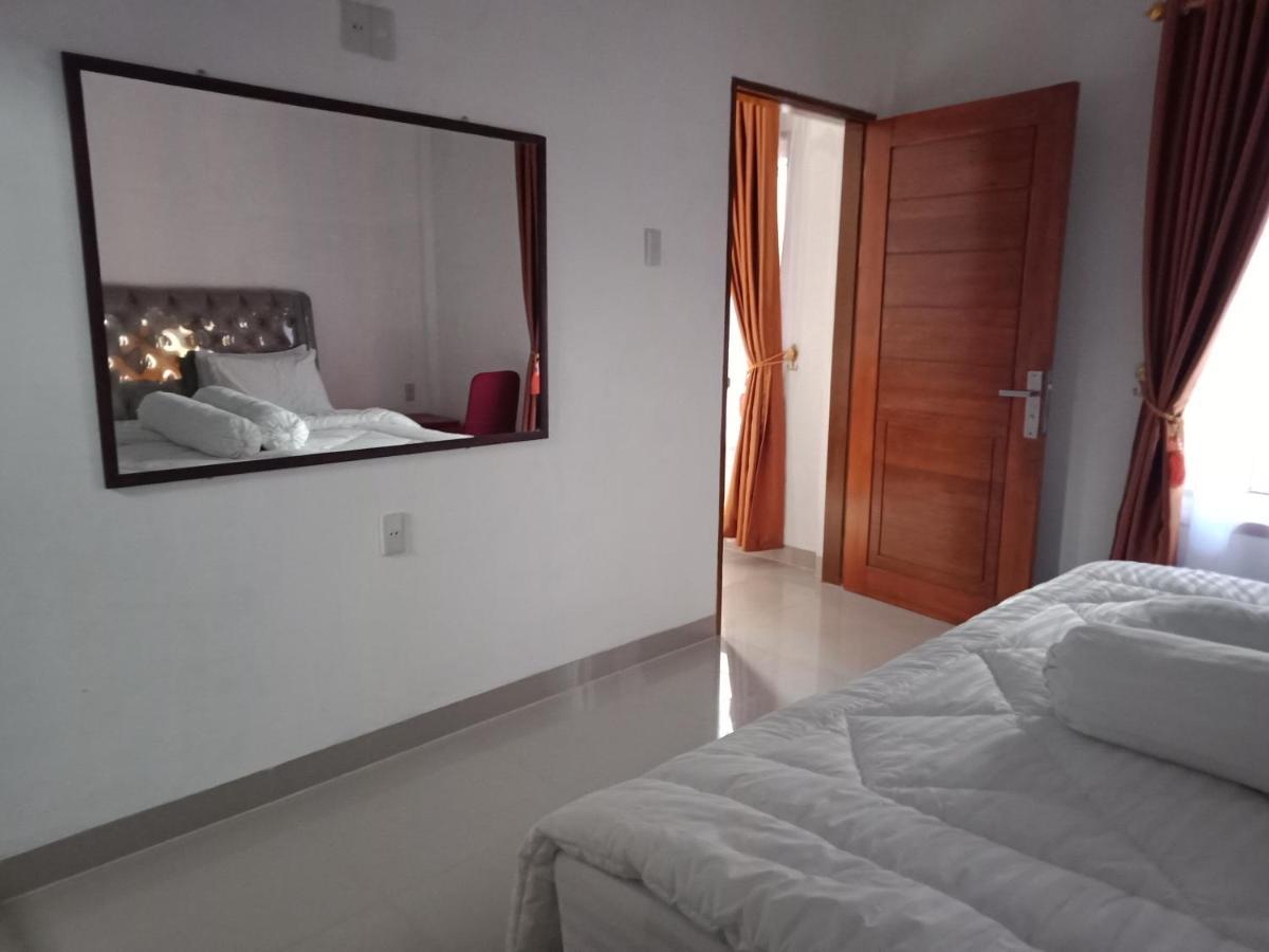 Noah Hotel Silangit Siborongborong Buitenkant foto