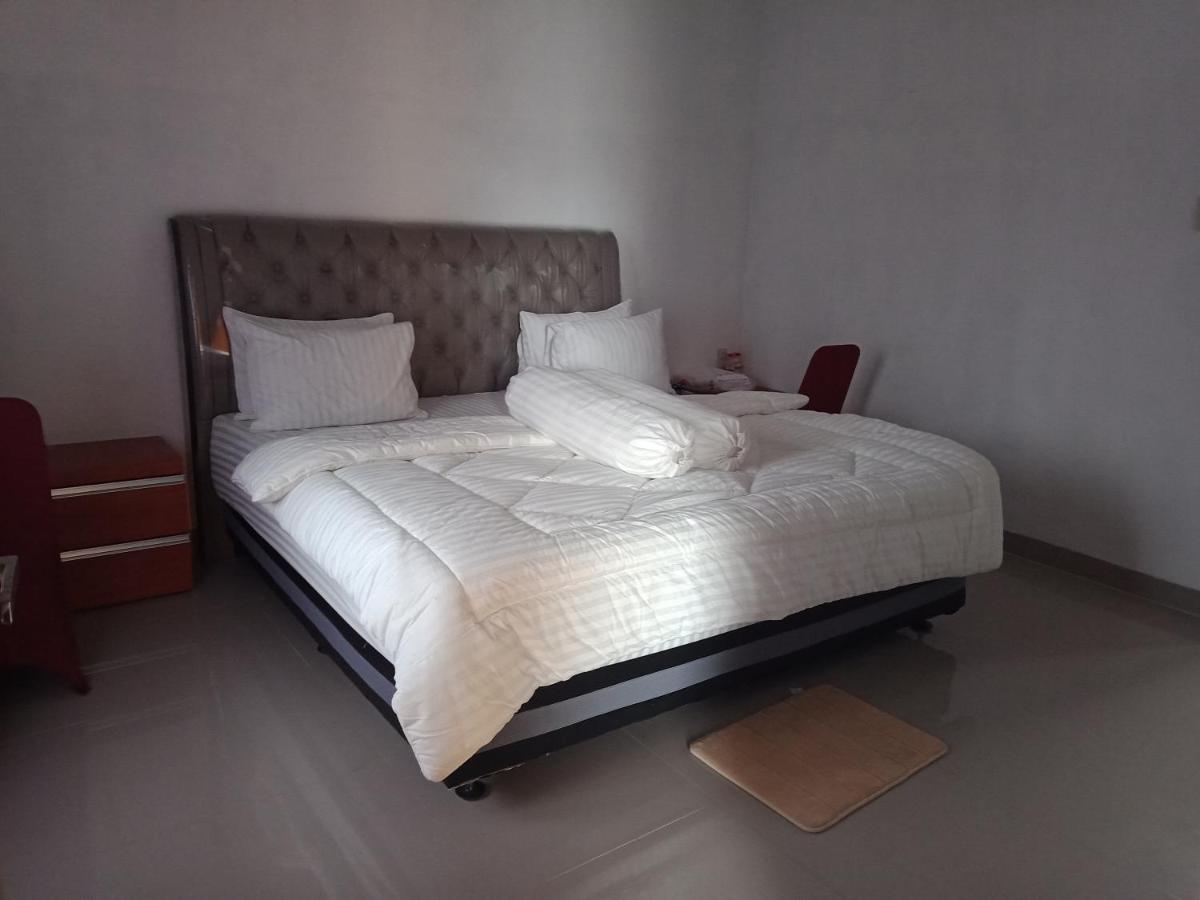 Noah Hotel Silangit Siborongborong Buitenkant foto