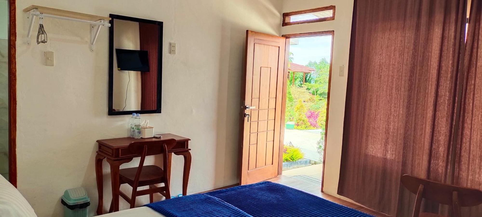 Noah Hotel Silangit Siborongborong Buitenkant foto